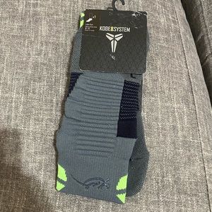 NIKE KOBE 8 SYSTEM LOW CUT SOCKS SIZE 8-12 LARGE RARE Grey/neon Sx4738-030